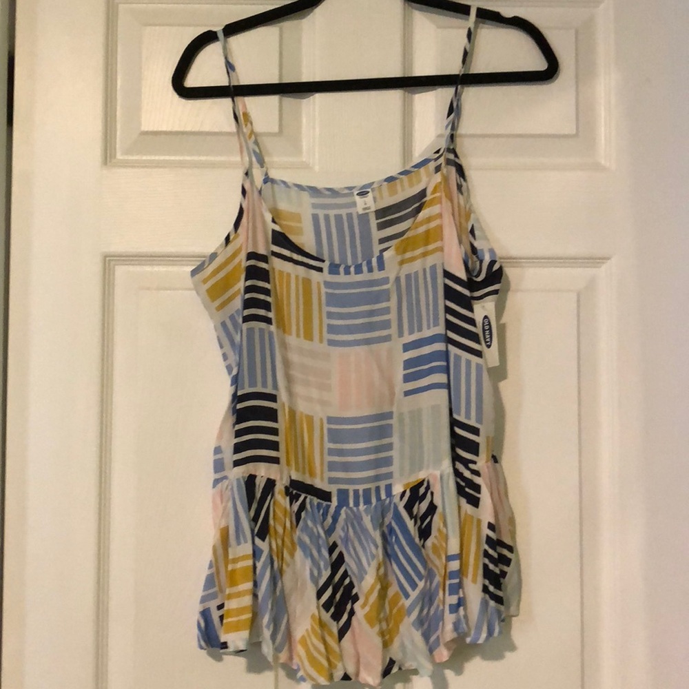 Old navy woven geo print tank top size L (new)